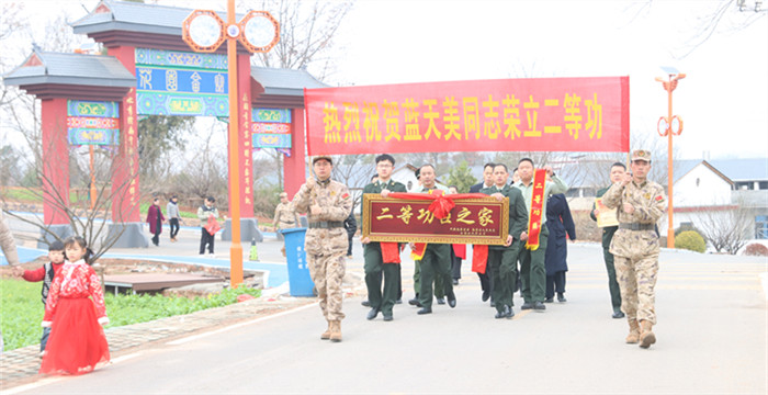 江西南康:锣鼓喧天辞旧岁 立功