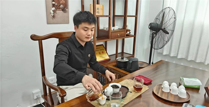 茶山守望者:一名退役侦察兵的“